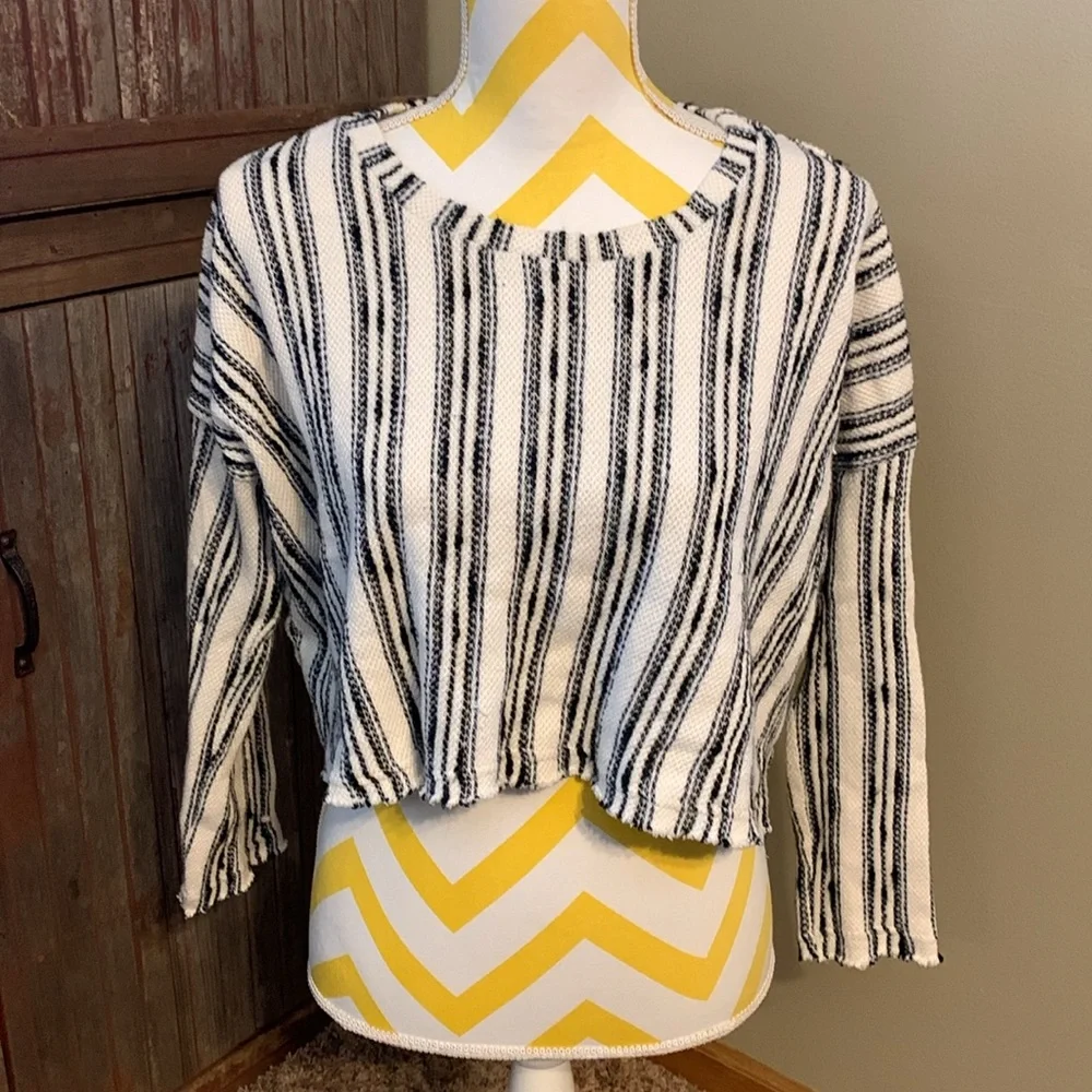 Women’s Juniors Storia White Black Stripes Crop Crewneck Oversized Sweater M - Picture 1 of 7